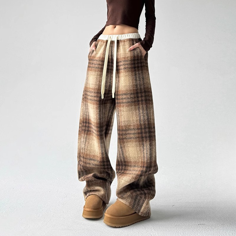 Elvona Plaid Sweatpants